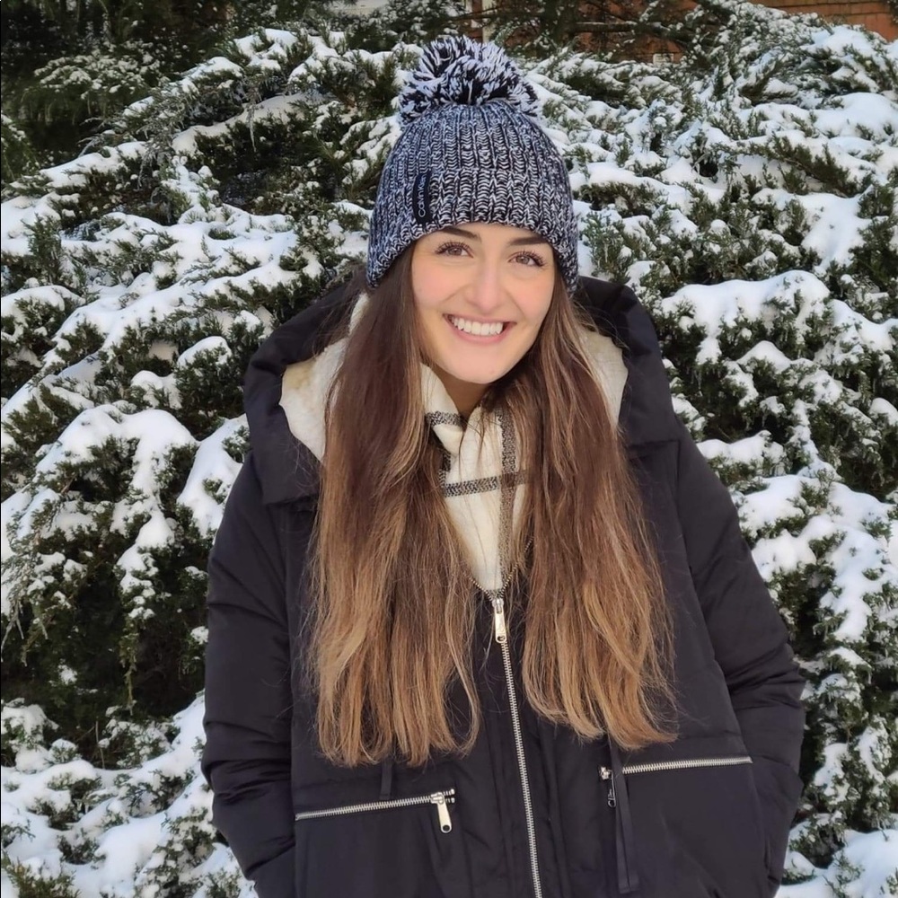 Meet your Posher, Cassity